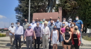 Tasarruf Genelgesi'ne karşı İzmirli gazeteciler eylemde: Yerel basını öldürmeyin