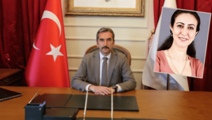 Urla'da kayyum kaymakam tiyatro eğitmeni sanatçıyı garson olarak atadı!