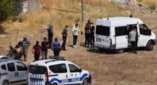 Ağır koku ortaya çıkardı: Urla’da boş arazide erkek cesedi bulundu