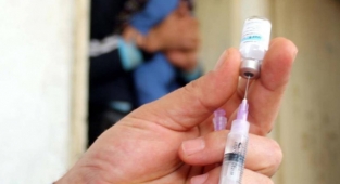 Aşı karşıtı diş hekimine 5 ay meslekten men