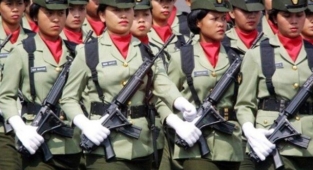 Asker olmak isteyen kadınlara uygulanan 'bakirelik testi' kaldırılıyor