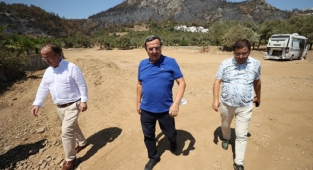 Batur, Kıyı Egeli belediye başkanlarıyla yangın bölgesinde