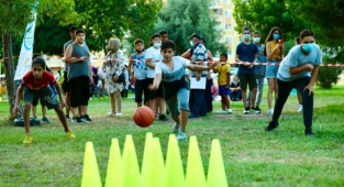 Bayraklılı çocuklar hem eğlendi, hem spor yaptı