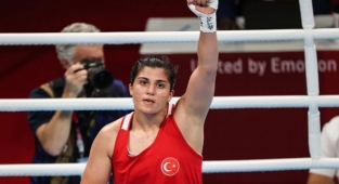 Boksta ilk olimpiyat altını: Busenaz Sürmeneli olimpiyat şampiyonu