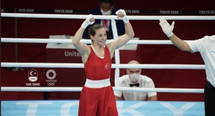 Buse Naz Çakıroğlu'ndan gümüş madalya