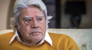 Cüneyt Arkın: Tarih bilinci olan Amerikan tıraşı yaptırmaz, küpe takmaz