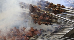 Şanlıurfa'da 'Aşı ol ciğerimi ye' sloganıyla kampanya
