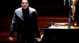 Fazıl Say'dan Genco Erkal paylaşımı: Korkaklar!