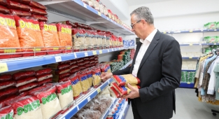 Gaziemir'in 'İyilik Merkezi' Sosyal Market 1 yaşında 