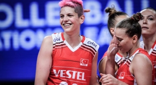 Homofobik saldırıların hedefi olan Ebrar Karakurt'a destek yağdı