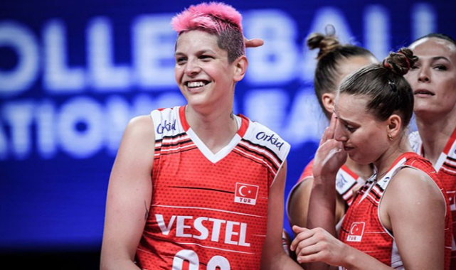 Homofobik saldırıların hedefi olan Ebrar Karakurt'a destek yağdı