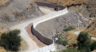 İran sınırına 43 kilometre beton duvar örüldü