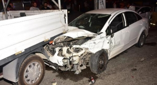 İzmir'de feci kaza: 4 araç birbirine girdi! 