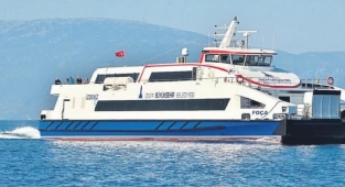 İzmir'de deniz ulaşıma rüzgar engeli: Vapur seferleri iptal edildi