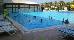 İzmir'deki havuzlu sitede 'haşema' krizi