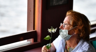 İzmir'in nostalji vapuru 65 yaş üzeri yolcular için seferde!