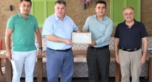 Kınık'ta İlçe Tarım ve Orman Müdürlüğü çalışanlarına başarı belgesi Verildi 