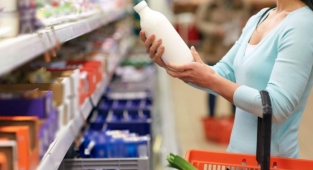 Marketlerde süt fiyatları uçtu: 1 litre süt, 9 liraya dayandı