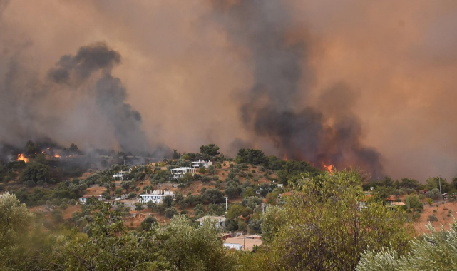 Milas'ta yangın kritik eşiği aştı: Alevler sitelerin etrafını sardı