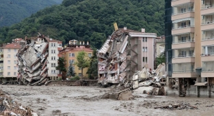Sel felaketinde can kaybı 81'e yükseldi!