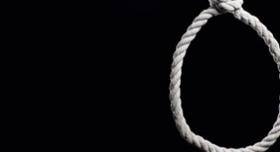 Tire'de intihar: Annesini kapı eşiğinde asılı halde buldu