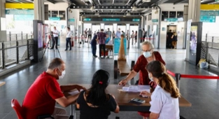 Vali açıkladı: İzmir’de kamuda görev yapan her üç kişiden biri aşısız!