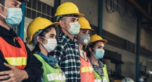 Varyant etkisi: Ofis ve fabrikalarda yeniden maske zorunluluğu getiriliyor