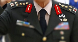 13 emekli generalin rütbeleri söküldü