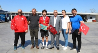 Bayraklılı güreşçiden Dünya Şampiyonluğu