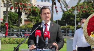 CHP'li Yücel'den 9 Eylül töreninde Erbaş'a tepki: Hala o koltukta ne yüzle oturuyorsun?