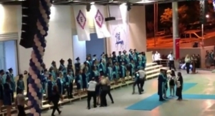 DEÜ mezuniyetinde İstanbul Sözleşmesi maskeli gençlere darp