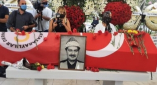 Ferhan Şensoy'un cenaze töreninde tepki çeken olay: Gözaltına alındılar