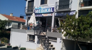 Foça'da klık medikal magazası açıldı