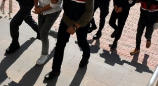 İzmir'de FETÖ'nün hücre evlerine baskın!