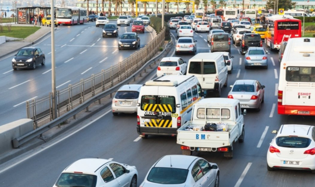 İzmir'de trafiğe kayıtlı kaç araç var?