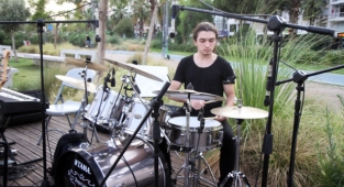  Karşıyaka'da açık havada müzik şöleni başladı 