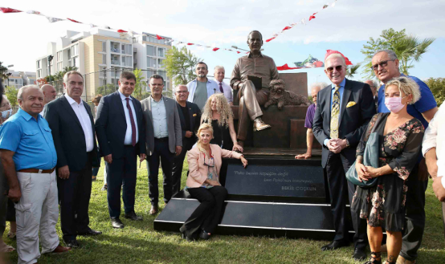 Karşıyaka’da ‘Bekir Coşkun’ heykeli açıldı