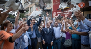 Konak'ta barış güvercinleri uçtu!