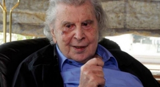 Mikis Theodorakis hayatını kaybetti