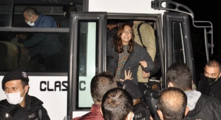 Protestocu gençlere 'yurttan çıkarma ve burs kesme' cezası