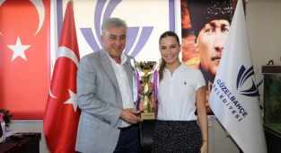 Şampiyonun Kupaları Güzelbahçe Belediyesi’ne