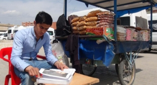 Altı buçuk milyon insanı geçindiriyor. Sokak emekçileri bütçede seyyarı arıyor