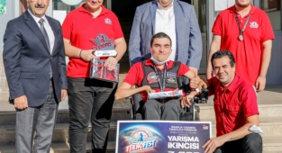 Başkan Yetişkin’den Teknofest’te ödül alan gençlere destek 