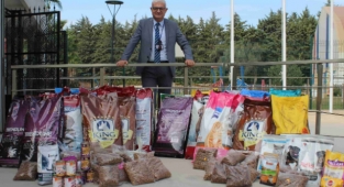 Bucalı öğrenciler can dostlar için yarım ton mama topladı