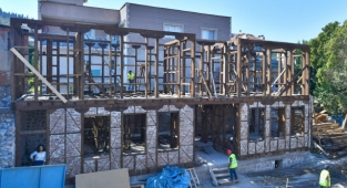 Carfi Konağı yeniden ayağa kalkıyor