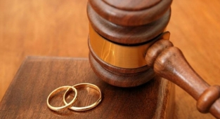 Casusluk filmi değil, boşanma davası: Kadın eşinin telefonuna casus programı yükledi, erkek eve gizli kamera sistemi kurdu