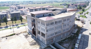 İnşaatı yarım kalan bina Hükümet Konağı olacak