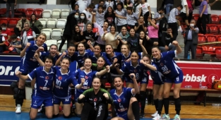 İzmir Büyükşehir Belediyesi’nin kadın hentbol takımından büyük başarı Avrupa Kupası’nda üçüncü tura yükseldiler