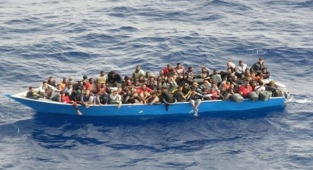 İzmir'de 100 düzensiz göçmen kurtarıldı