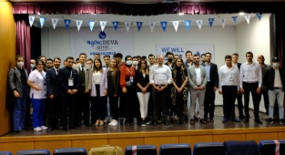 İZMİRLİ GENÇLER DEVA İLE BULUŞTU